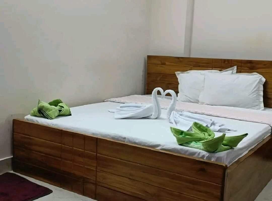 Deluxe Couple Bed (A/C) 1